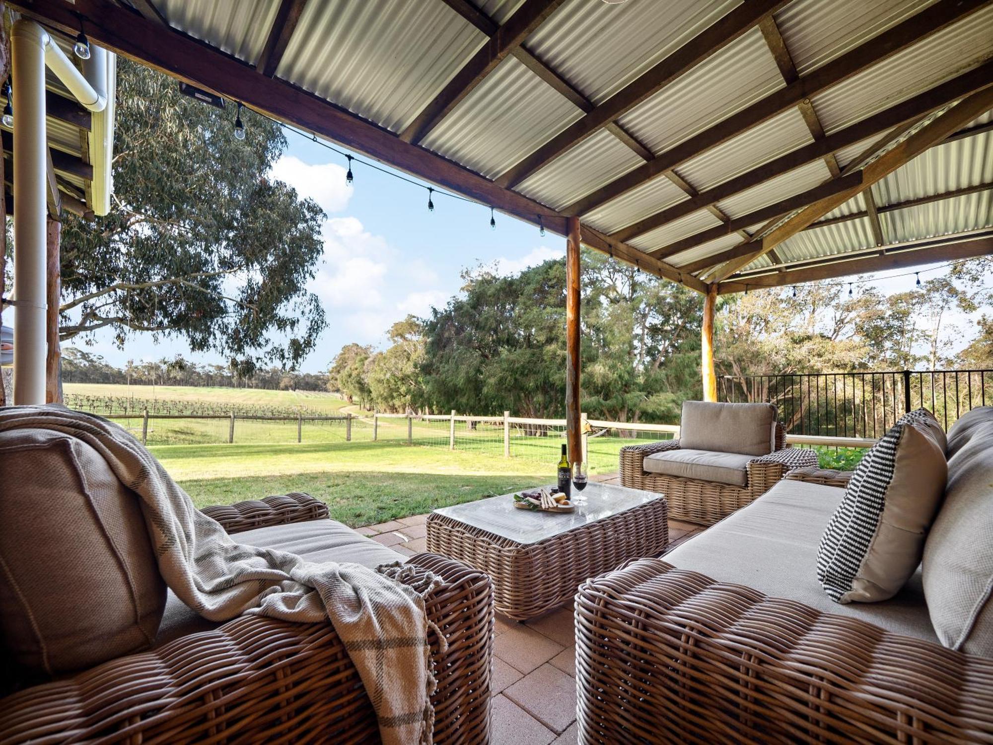 Island Brook Estate Vineyard And Chalets Yelverton Ngoại thất bức ảnh
